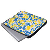 Folklore pattern with Oekrainian flag covu Laptop Sleeve (Voorkant onderkant)