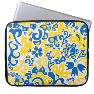 Folklore pattern with Oekrainian flag covu Laptop Sleeve