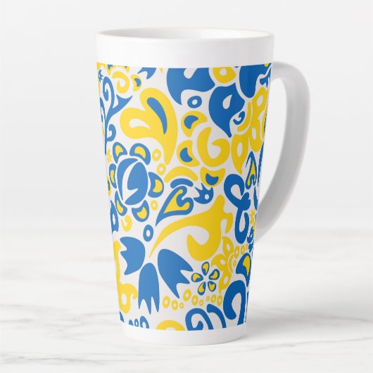 Folklore pattern with Oekrainian flag covu Latte Mok (Rechterhoek)