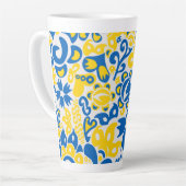 Folklore pattern with Oekrainian flag covu Latte Mok (Linkerhoek)