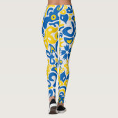 Folklore pattern with Oekrainian flag covu Leggings (Achterkant)