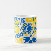 Folklore pattern with Oekrainian flag covu Magische Mok (Center)