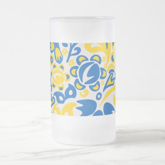 Folklore pattern with Oekrainian flag covu Matglas Bierpul (Center)