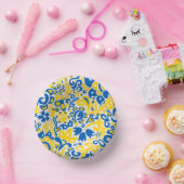 Folklore pattern with Oekrainian flag covu Papieren Kommen (Feest)