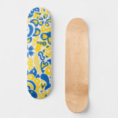 Folklore pattern with Oekrainian flag covu Persoonlijk Skateboard (Voorkant)