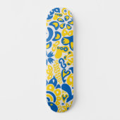 Folklore pattern with Oekrainian flag covu Persoonlijk Skateboard (Voorkant)