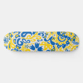 Folklore pattern with Oekrainian flag covu Persoonlijk Skateboard (Horizontaal)
