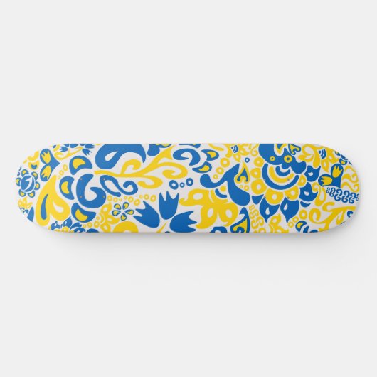 Folklore pattern with Oekrainian flag covu Persoonlijk Skateboard (Horizontaal)