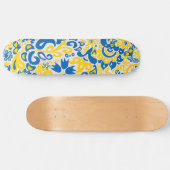 Folklore pattern with Oekrainian flag covu Persoonlijk Skateboard (Horizontaal)