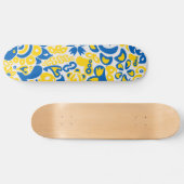 Folklore pattern with Oekrainian flag covu Persoonlijk Skateboard (Horizontaal)