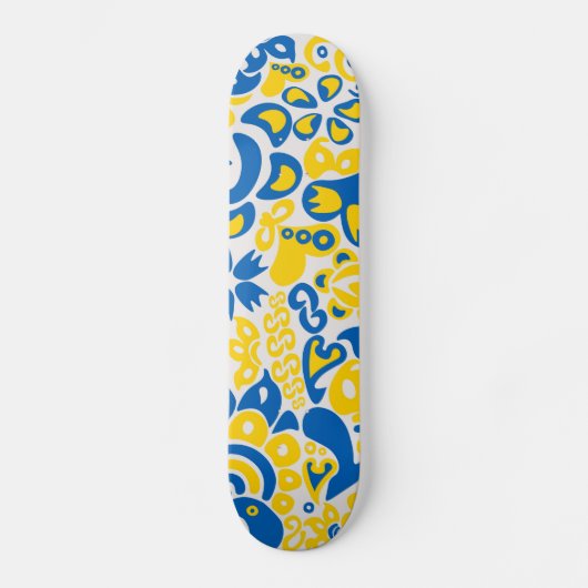 Folklore pattern with Oekrainian flag covu Persoonlijk Skateboard (Voorkant)