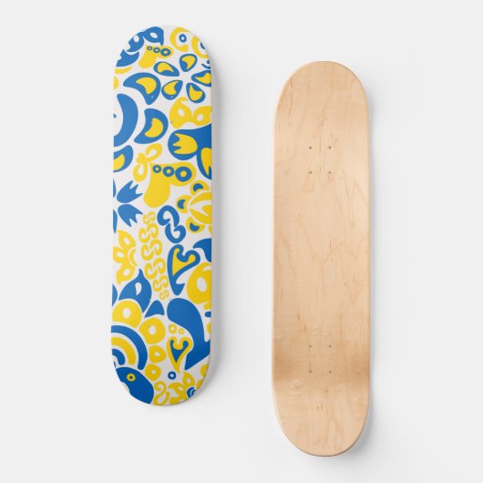 Folklore pattern with Oekrainian flag covu Persoonlijk Skateboard (Voorkant)