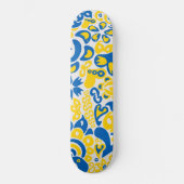 Folklore pattern with Oekrainian flag covu Persoonlijk Skateboard (Voorkant)