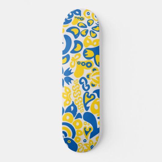 Folklore pattern with Oekrainian flag covu Persoonlijk Skateboard (Voorkant)