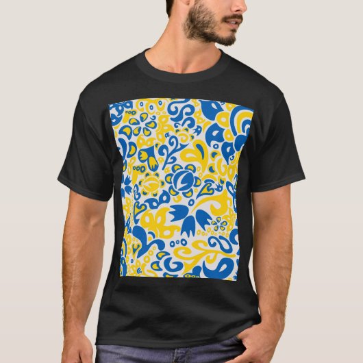 Folklore pattern with Oekrainian flag covu T-shirt (Voorkant)