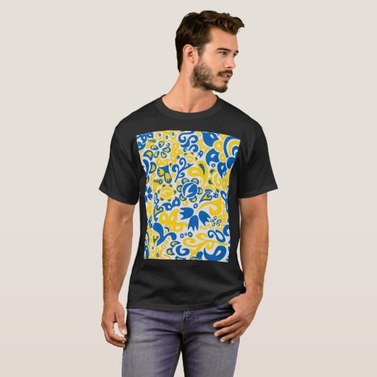 Folklore pattern with Oekrainian flag covu T-shirt (Voorkant volledig)