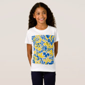 Folklore pattern with Oekrainian flag covu T-shirt (Voorkant volledig)