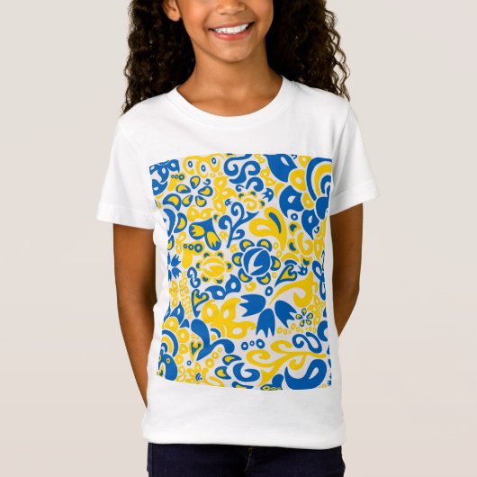 Folklore pattern with Oekrainian flag covu T-shirt (Voorkant)