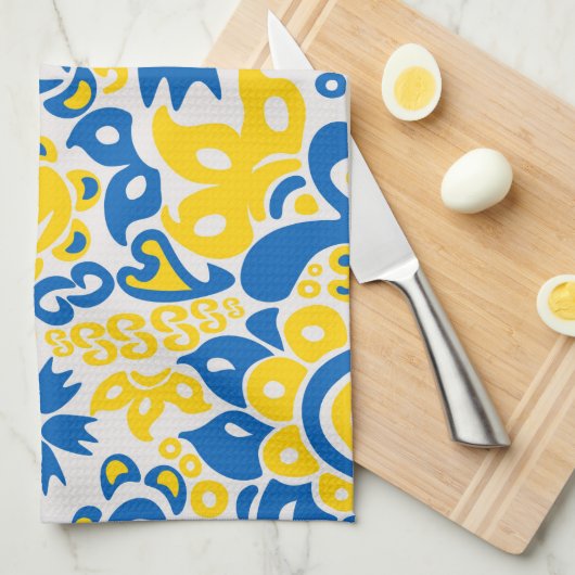 Folklore pattern with Oekrainian flag covu Theedoek (Quarter Fold)