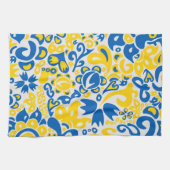 Folklore pattern with Oekrainian flag covu Theedoek (Horizontaal)