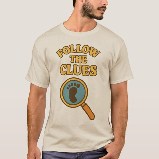 “Follow the Clues” T-Shirt (Voorkant)