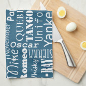 Fonetisch alfabet patroon wit op nautisch blauw theedoek (Quarter Fold)