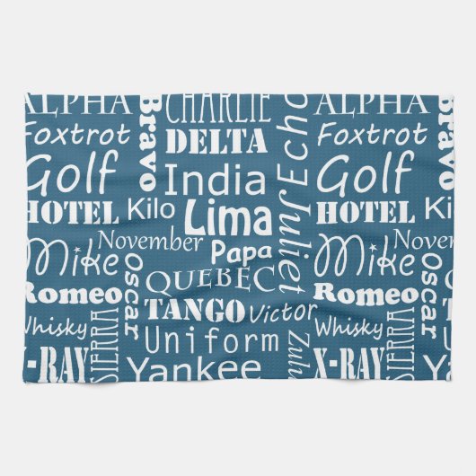 Fonetisch alfabet patroon wit op nautisch blauw theedoek (Horizontaal)