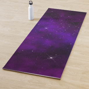 Fonkelende sterren op een diep paarse ruimteachter yogamat