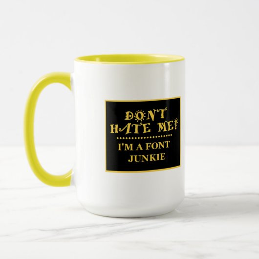 Font Junkie Ringer Coffee Mok (Links)