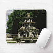 Fontaine de la Pyramide Muismat (Met muis)