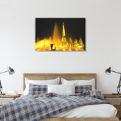 Fontein bij de wereldberoemde Eiffeltoren Parijs Canvas Afdruk (Insitu (Slaapkamer))