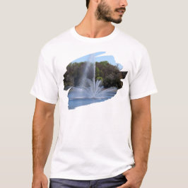 Fontein bij een vijver t-shirt