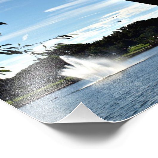 fontein op Lake Mirror op een Foto Afdruk (Hoek)