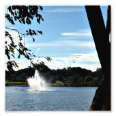 fontein op Lake Mirror op een Foto Afdruk (Voorkant)