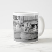 Fontein van de Romeinse sculptuur van Neptunus Grote Koffiekop (Voorkant rechts)