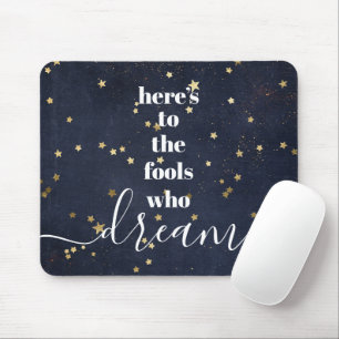 "Fools Who Dream" citeert "Gold Stars Typography N Muismat