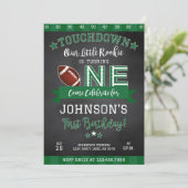 Football 1e verjaardagsuitnodiging zwart kaart (Staand voorkant)