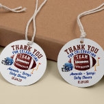 Football Baby shower Bedankjes Labels<br><div class="desc">Deze baby shower Favor Tag met football als thema is de perfecte manier om je gasten te bedanken voor het vieren van de komst van je babyjongen! Dit label heeft een speels ontwerp met footballs graphics en een aangepaste bedankbericht! Zeker om een hit met elke football-liefhebbende ouders-to-be te zijn, deze...</div>