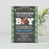 Football Baby Shower Chalkboard Invitation Kaart (Staand voorkant)