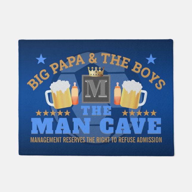 FOOTBALL en BIER met MONOGRAM op MAN CAVE Deurmat (Voorkant)