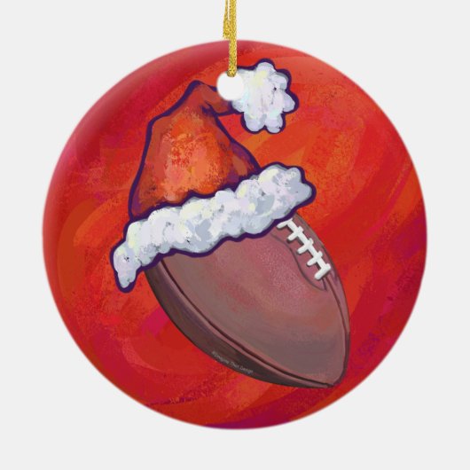 Football in Santa Hat op rood Keramisch Ornament (Achterkant)