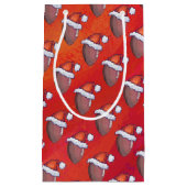 Football in Santa Hat op rood Klein Cadeauzakje (Voorkant)