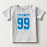 Football jersey boy bodysuit | Sport voor babykled<br><div class="desc">Speciaal football jersey nummer baby springpak/bodysuit met atletische strepen. Aangepaste sportkleding voor baby en meisjes. kindermaker met de naam van het pasgeboren kind. Cute gift idee voor 1st Birthday of baby shower party. Sporty striped sleeves unisex baby suit. Verkrijgbaar in blauw, koningsblauw, rood, neonroze, grijs, grijs. neutraal ontwerp. Maak je...</div>
