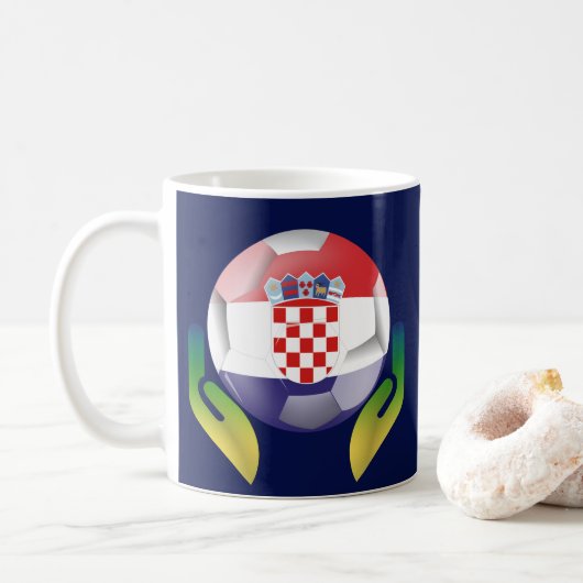 Football Kroatië in beschermde handen Koffiemok (Met donut)