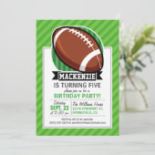 Football op groene strepen kaart (Staand voorkant)