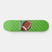 Football op groene strepen skateboard (Horizontaal)