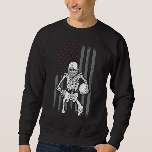 Football Player Fan Gift Skeleton Halloween Shirt (Voorkant)