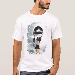Football speler die helm in de lucht houdt t-shirt