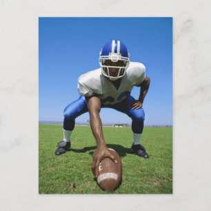 football speler die op een football speelt briefkaart
