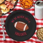 Football Tailgating Paper Borden Papieren Bordje<br><div class="desc">Nodig al uw rowdy vrienden uit om van uw game dag te genieten met aanpasbare football papieren borden in twee formaten. VERANDERT de ACHTERGRONDkleur naar om het even wat! Voeg tekst toe, verander tekst, verander de doopvontkleur, klik enkel AANPASSEN. Bekijk de uitnodigingen, luiers, onderzetters en nog veel meer in onze...</div>